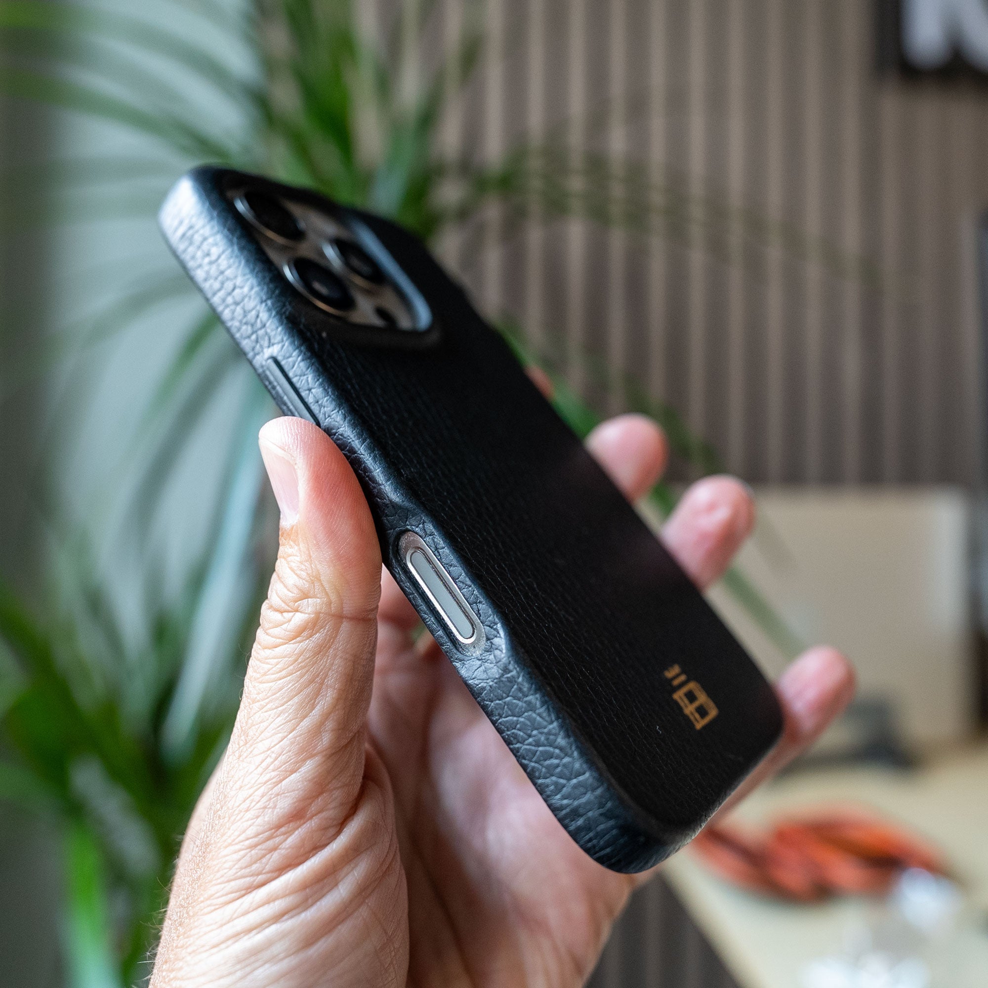 iPhone Case | Luxury Leather 16 and 16 Pro - Buckle and Band - IP - 16 - PRO - BLK